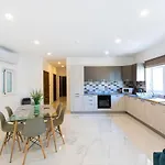 H3 - Modern And Spacious 3 Bedroom