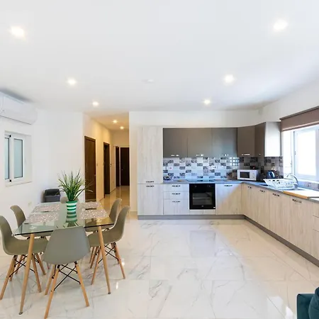 H3 - Modern And Spacious 3 Bedroom