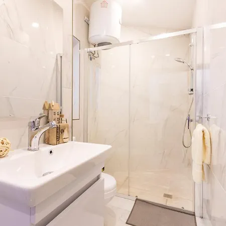 H3 - Modern And Spacious 3 Bedroom Apartment