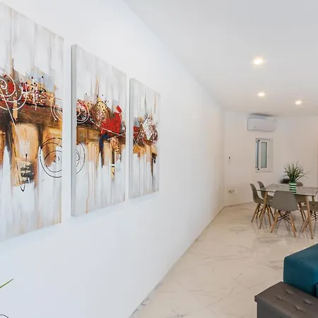 H3 - Modern And Spacious 3 Bedroom Apartment