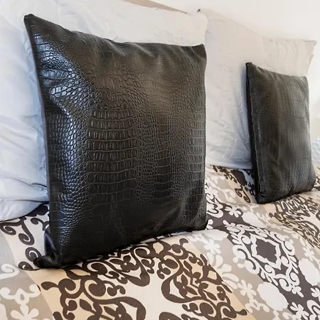 Apartment H3 - Modern And Spacious 3 Bedroom *
